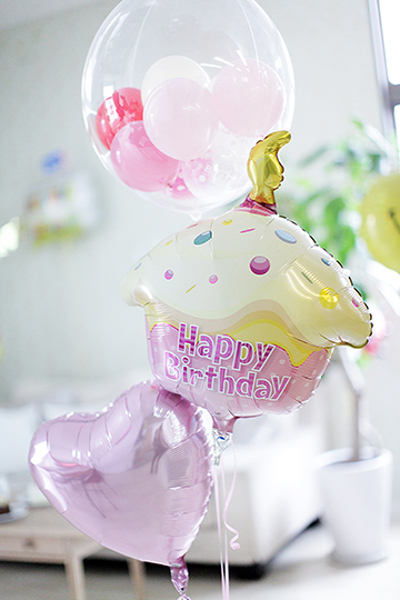 誕生日 バルーン バースデーカップケーキ ピンク 誕生日バルーン 全商品一覧 バルーン電報 バルーンギフト 風船の事ならアップビートバルーン